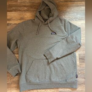 Grey Patagonia sweatshirt